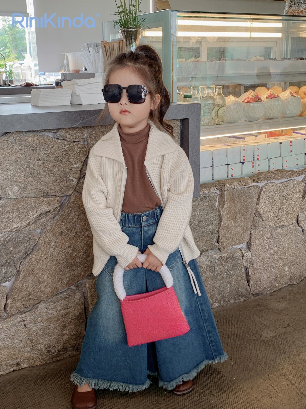 

Детский трикотажный свитер на молнии, с отложным воротником