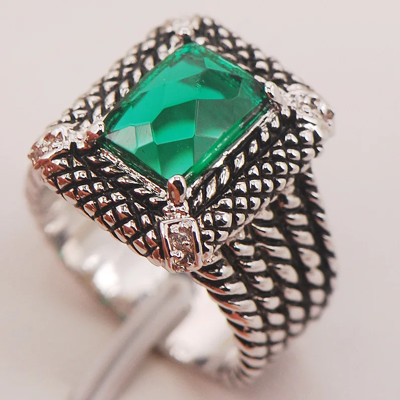 

Женское кольцо из серебра 925 пробы, с искусственным изумрудом