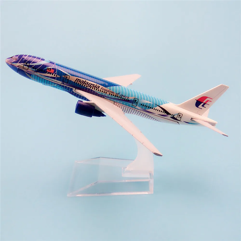 Модель воздушного самолета из металлического сплава модель Malaysia Freedom Of Space B777 Airways