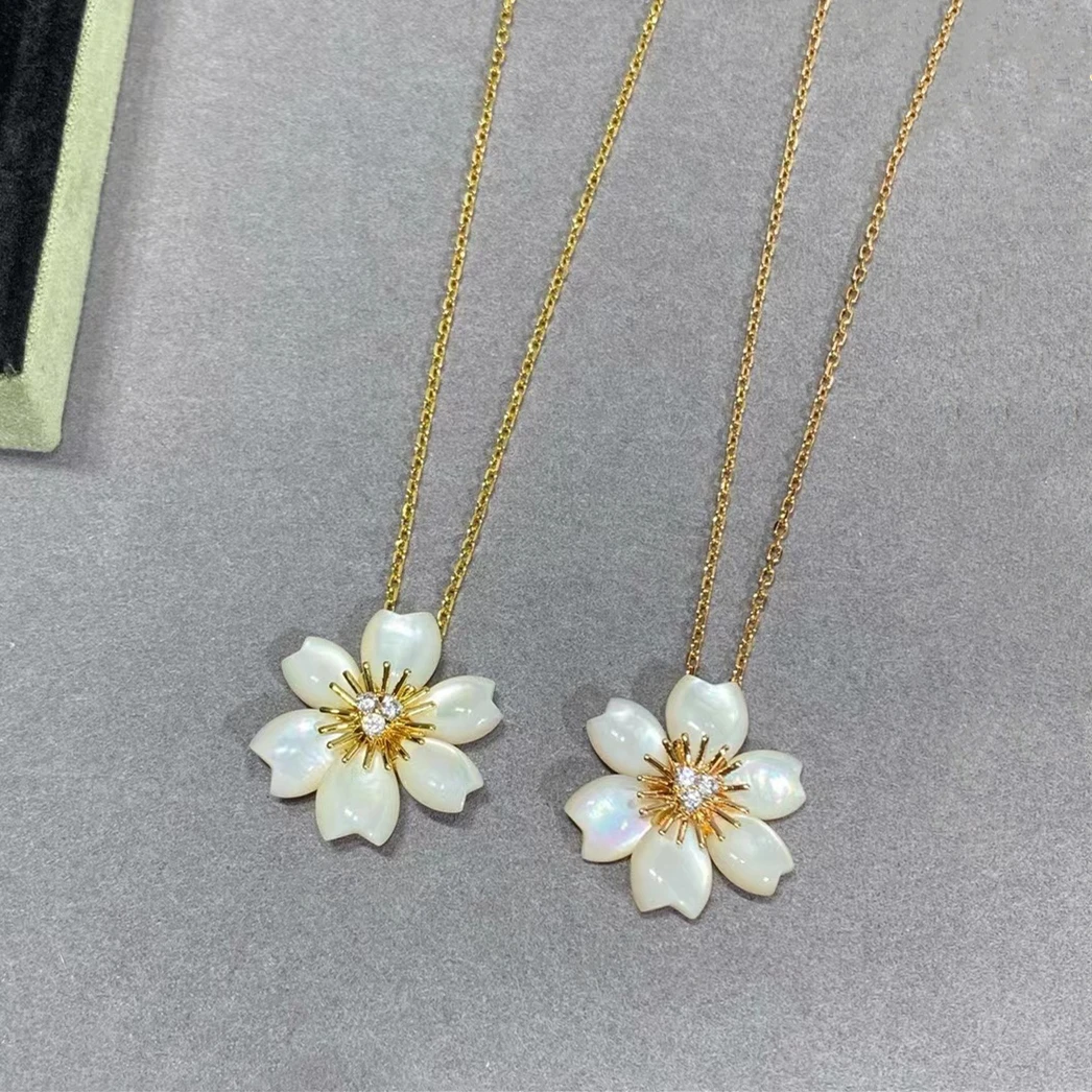 

Женское ожерелье с подвеской в виде цветка из серебра 925 пробы