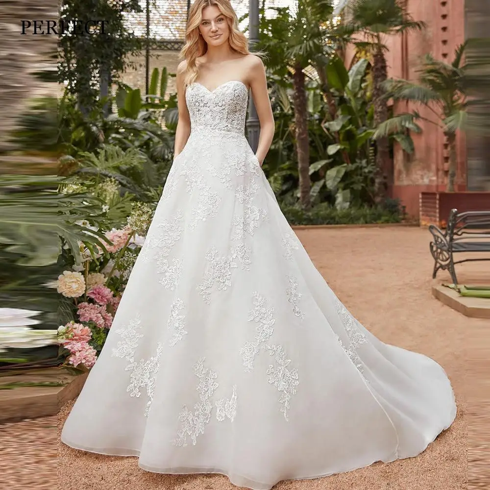 

PERFECT Luxury Sweetheart A-Line Wedding Dresses Lace Appliques Strapless Bridal Gowns New Open Back Robe De Mariée Sweep Train