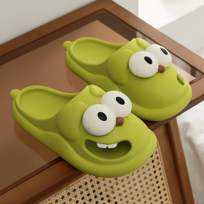 Women's slippers summer cartoon hole shoes outdoor breathable casual beach shoes cute soft-soled comfortable fashion sandals