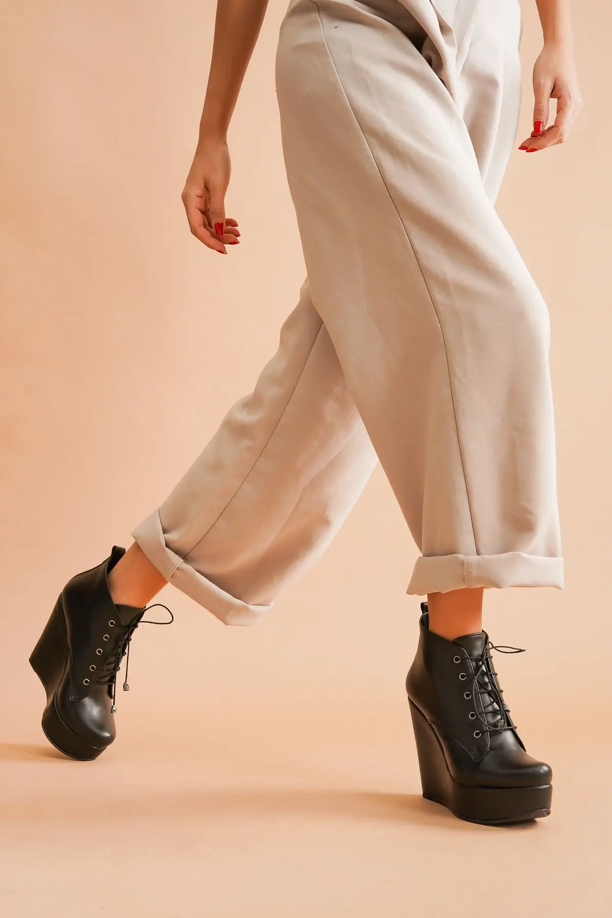 

Women's Fashion Handmade Special Lady Laced elephants Heels Boots