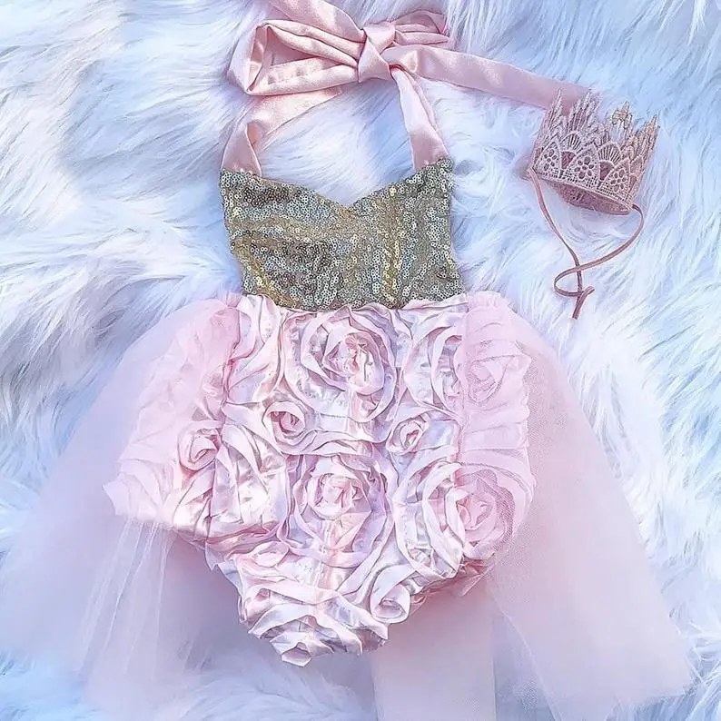 

Летние Комбинезоны для маленьких девочек от 0 до 24 месяцев, платье с лямкой на шее, кружевные комбинезоны без рукавов с блестками и цветами, ф...