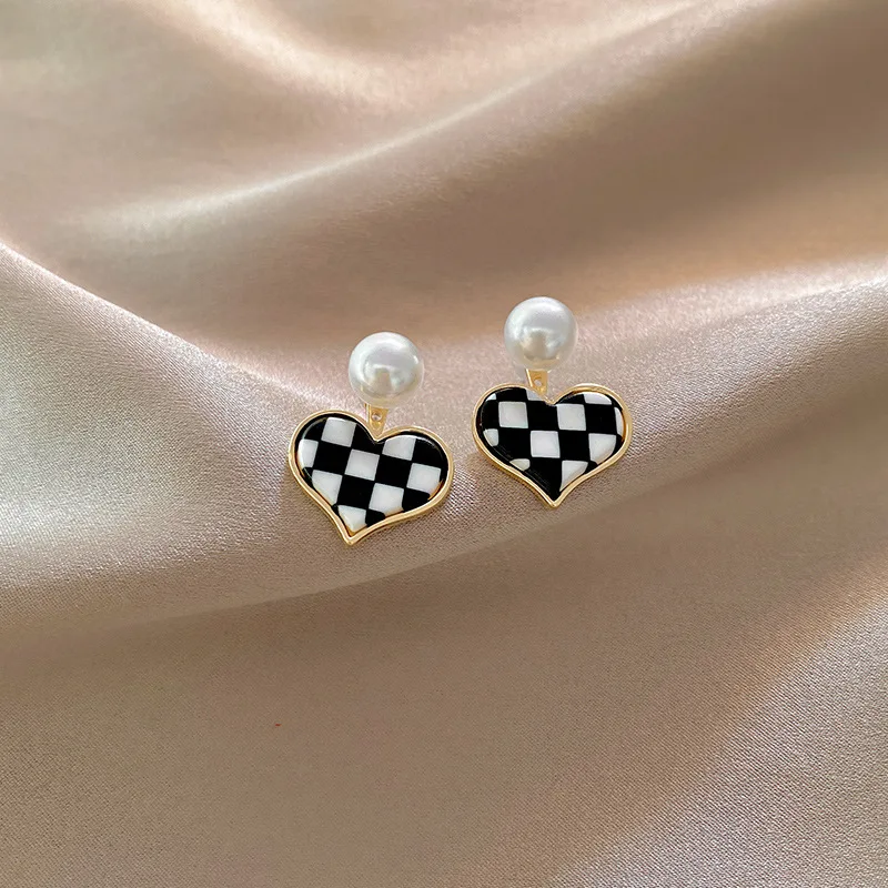 

S925 Silver Needle Pearl Black And White Plaid Love Ladies Earrings Fashion Temperament Earrings Light Luxury Pearl Earrings