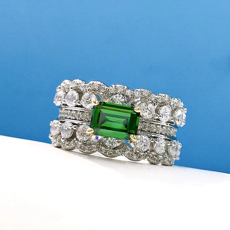

Женское Двухрядное кольцо из серебра 925 пробы с зелеными бриллиантами
