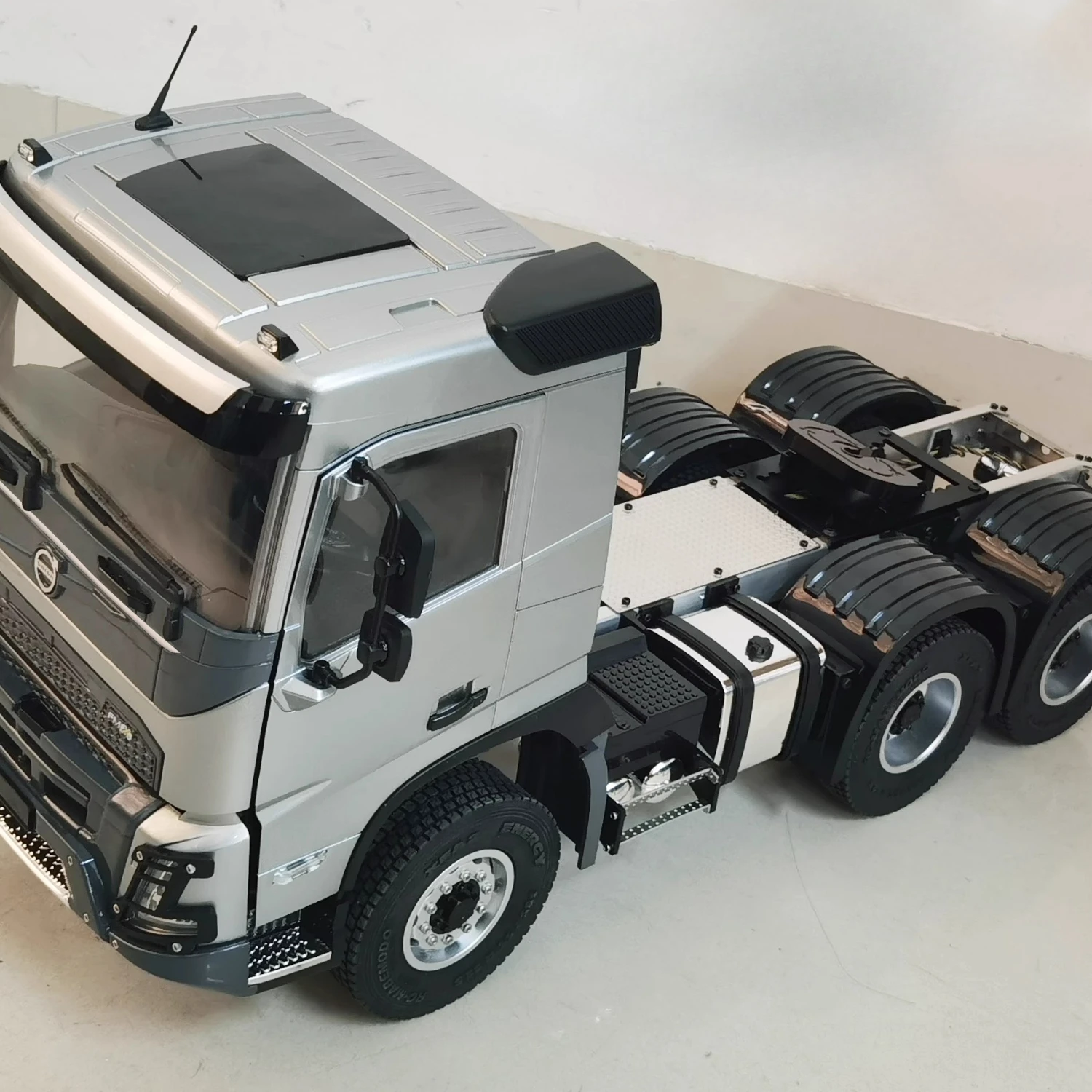 Фото Двойной E 6x4 RC Прицеп 1/14 E0130 RC Трактор Имитационная модель из сплава Игрушки RTR со светотехникой Игрушечный автомобиль с дистанционным управлением №2