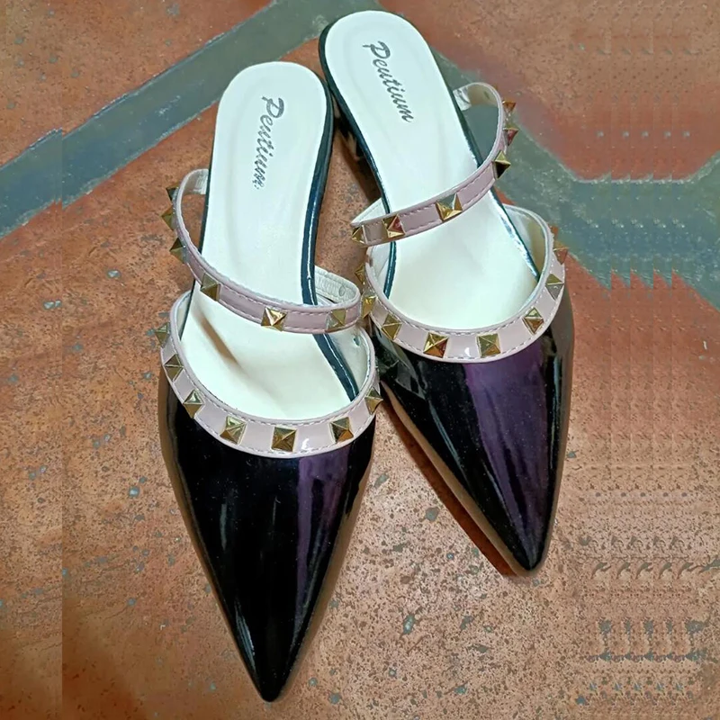 Босоножки женские с острым носком модные Гладиаторы полузаклепками белые