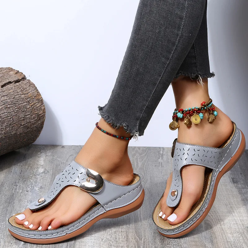 2022 Summer Women's Slippers Beach Sandals Platform Slippers Daily Simple And Comfortable Flip Flops Beach Shoes For Women