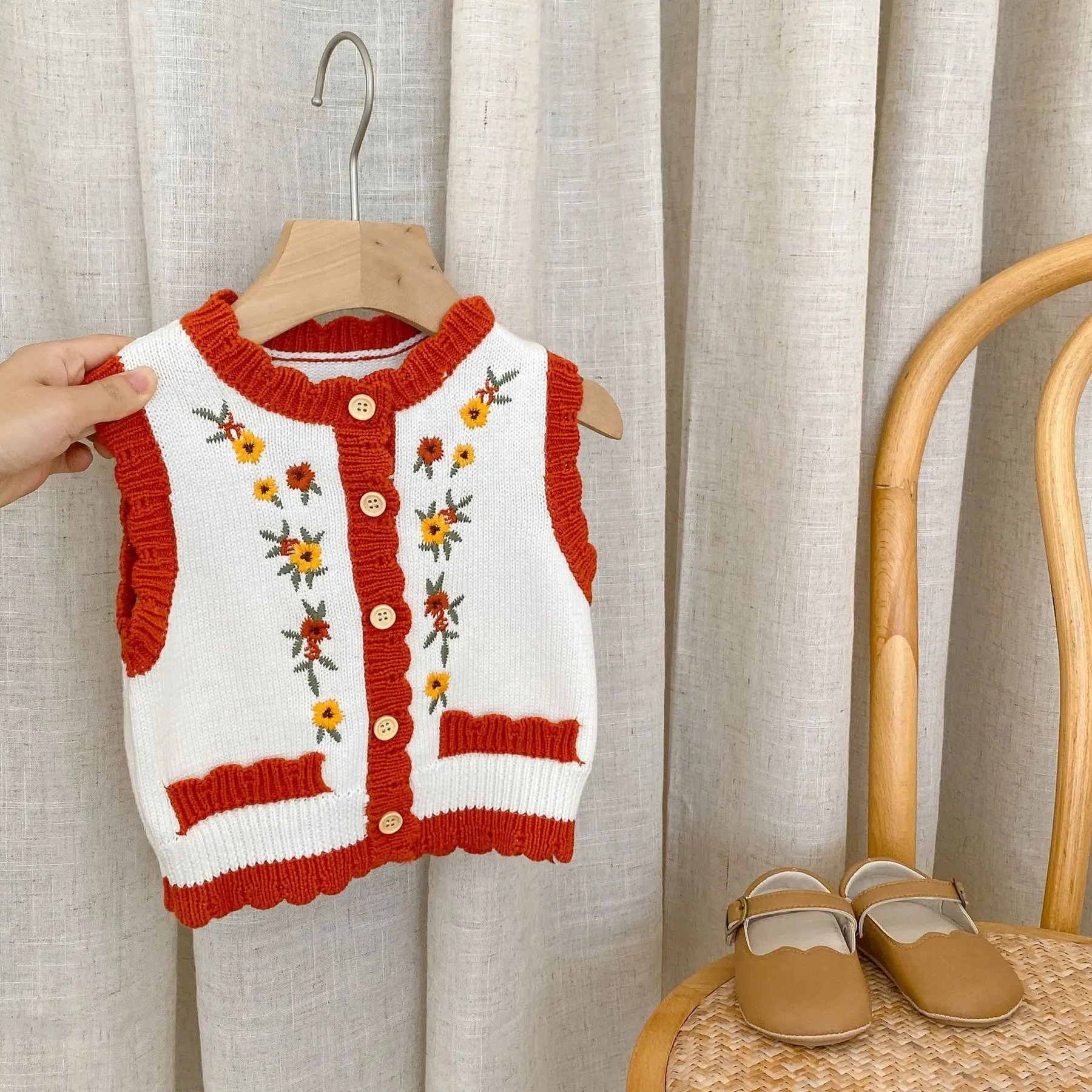 

Baby Girls Knitted Vest With Floral Embroidered Vintage Knit Vest For Toddler Girs Knit Outfits Knitwear 2023 Spring
