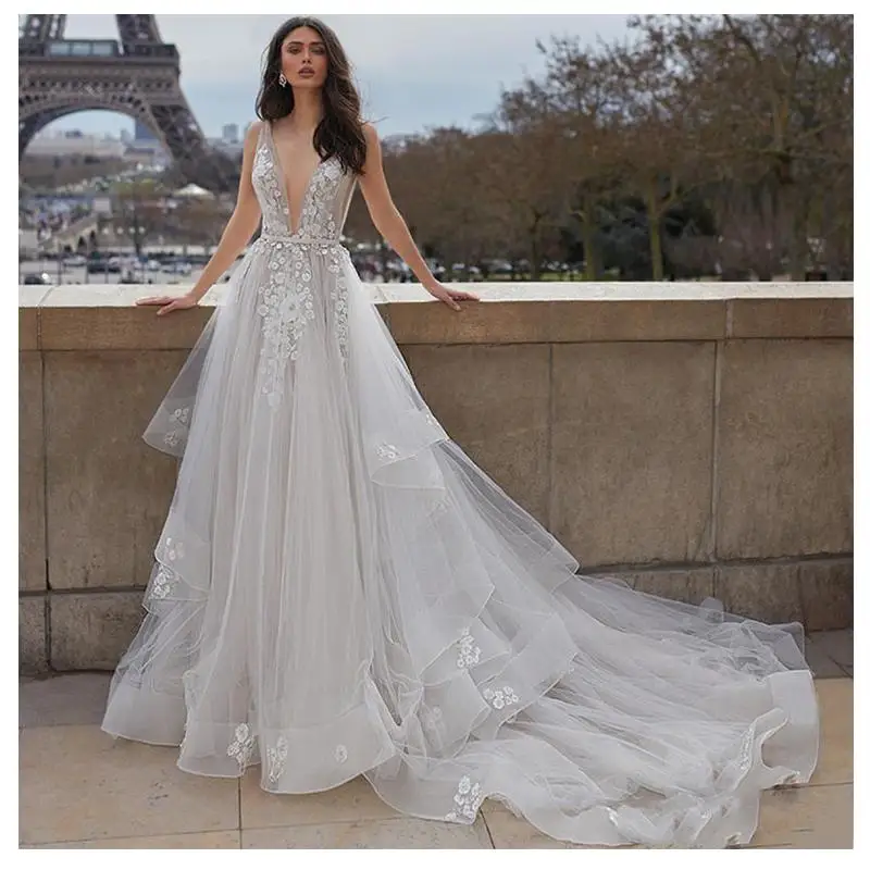 

Платье свадебное кружевное ТРАПЕЦИЕВИДНОЕ с открытой спиной и глубоким V-образным вырезом