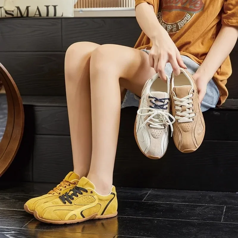 Женские кроссовки из натуральной кожи немецкие на шнуровке Нескользящие