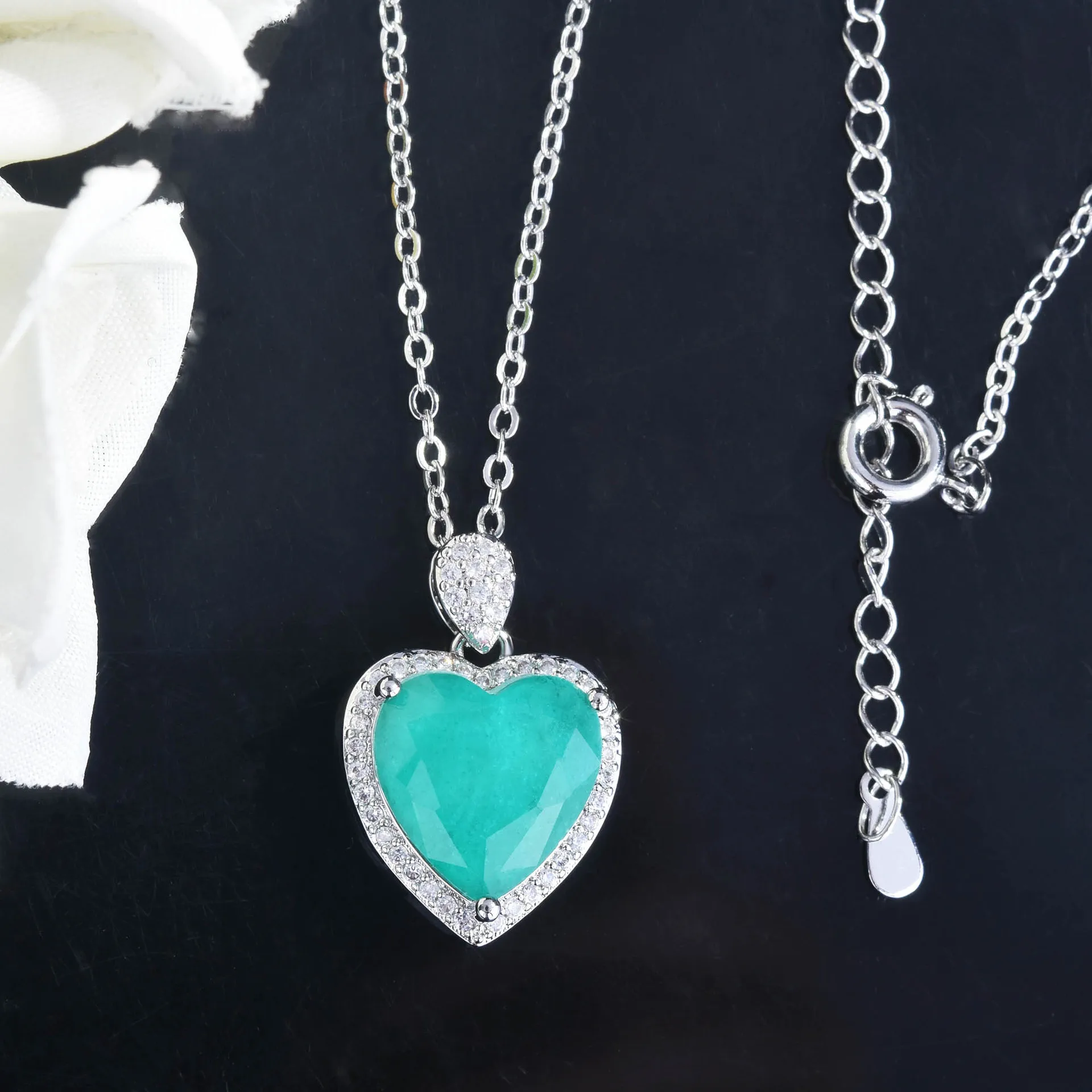 

Elegant Temperament Pendant Necklace Inlay Heart Paraiba Tourmaline Gemstone Women Wedding Engagement Banquer Party Jewelry