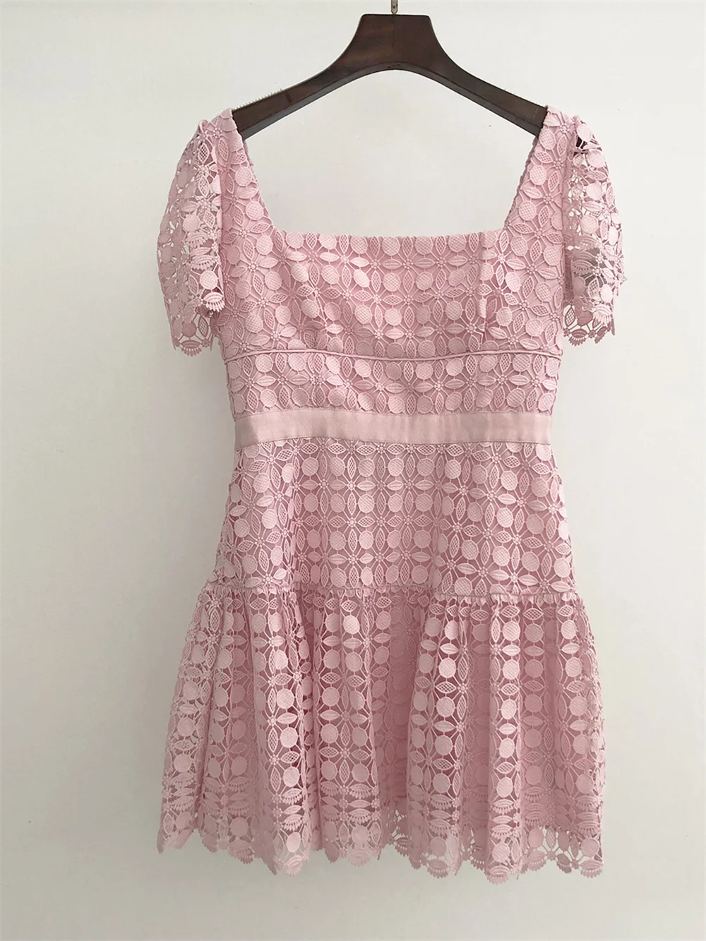 

Женское ажурное мини-платье с вышивкой, розовое облегающее платье-трапеция с квадратным вырезом и пышными рукавами, лето 2023