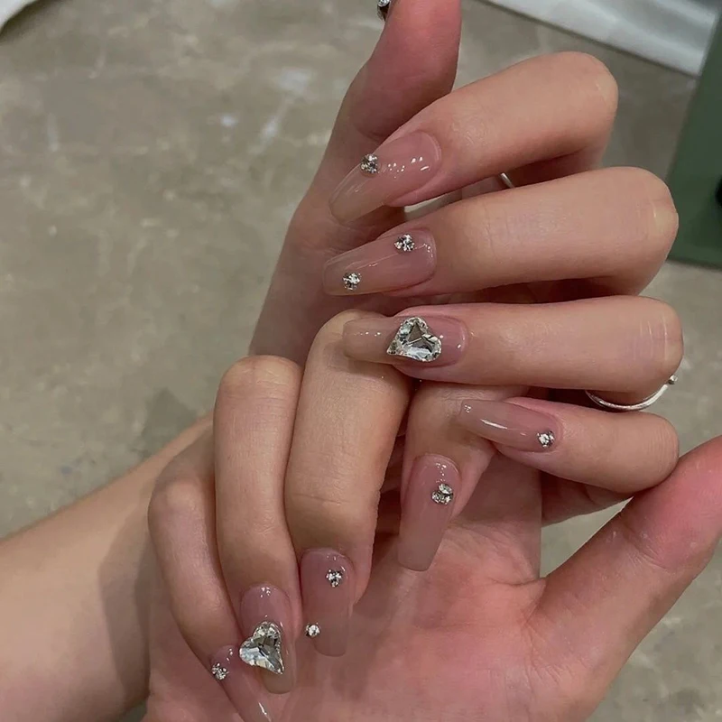 

Ногти ручной работы, белая скала, конфеты, показать белый Улучшенный чувство, лаконичные искусственные ногти роскошного телесного цвета с дизайном