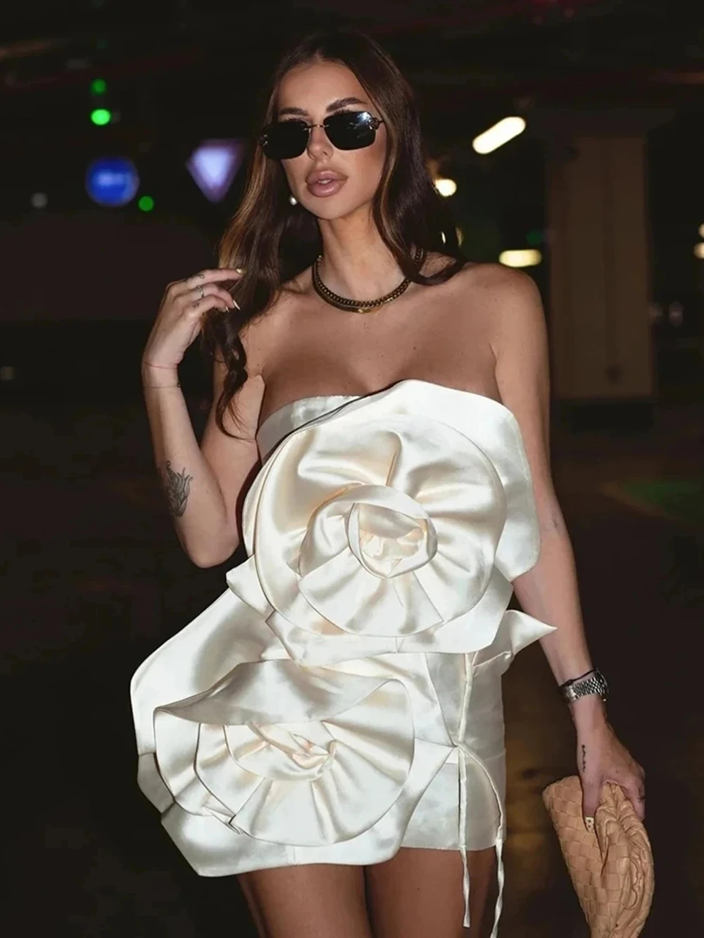 

Women Luxury Sexy Strapless Backless Laced Flower Beige Mini Bodycon Gowns Dress Elegant Evening Party Club Dress