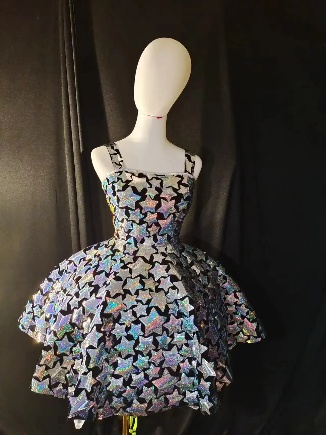 Сексуальное блестящее лазерное зеркальное платье с разрезом певица ведущая