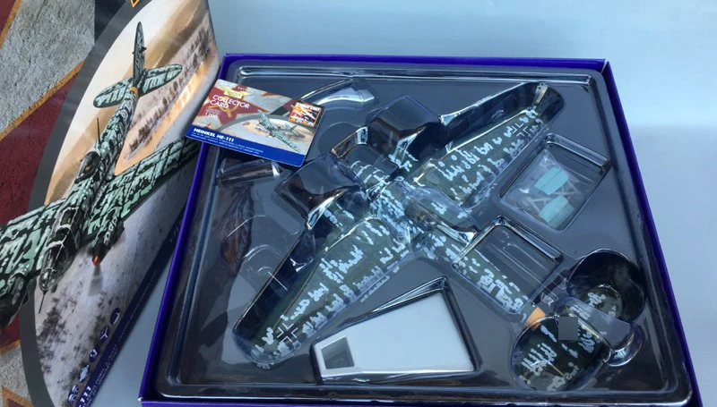 Коллекционная модель бомбардировщика He111 Fine 1/72