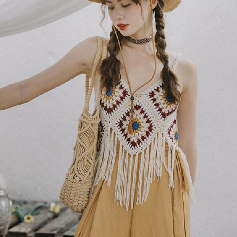 Топ вязаный женский без рукавов с бахромой кисточками по краю разные цвета