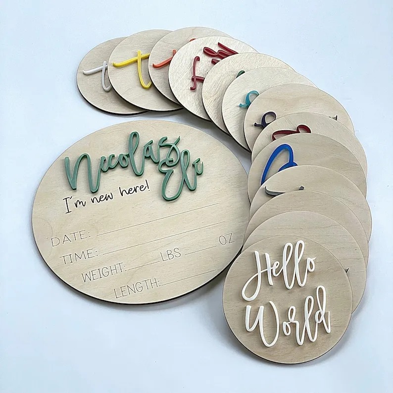 

Знак объявления о рождении, табличка с именем, характеристики родов, подарок для будущей мамы, деревянный знак на заказ