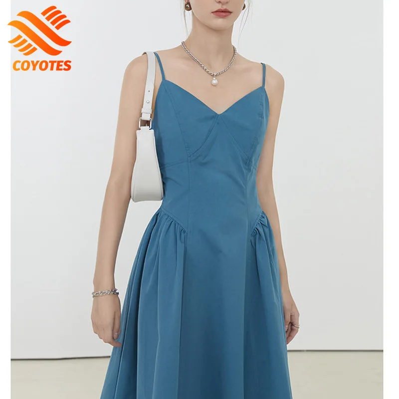 

Платье женское летнее на бретельках с V-образным вырезом