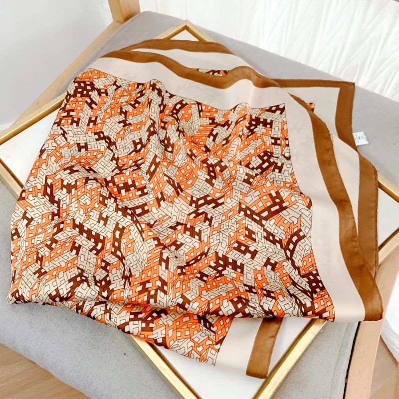 

Luxury Style Sunscreen Kerchief New Design Winter Beach Shawls Popular Muslim 70X70CM Headcloth 2023 Print Autumn Square Scarves