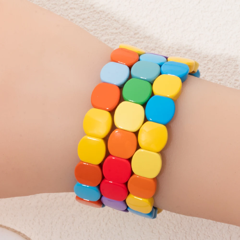 Женский браслет из бисера