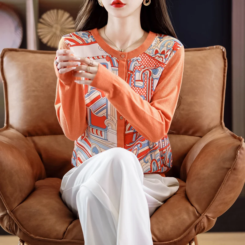 

Женская блузка с длинным рукавом, круглым вырезом и принтом