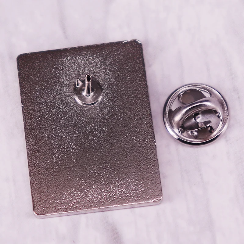 Эмалированные броши Kurosaki