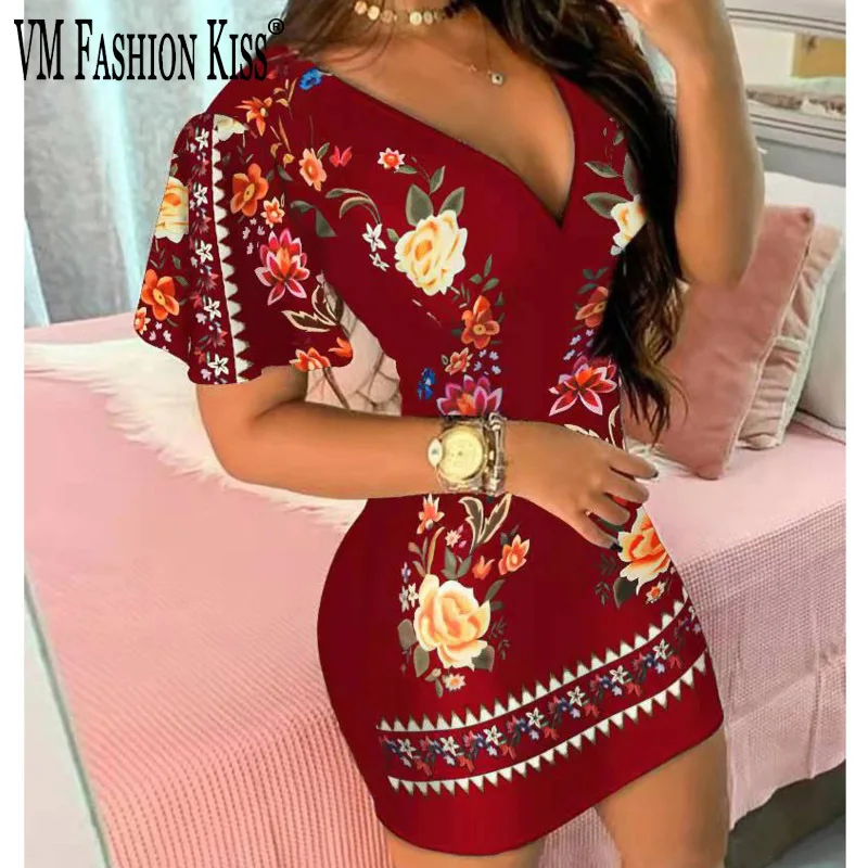 

Женское платье с глубоким V-образным вырезом и коротким рукавом