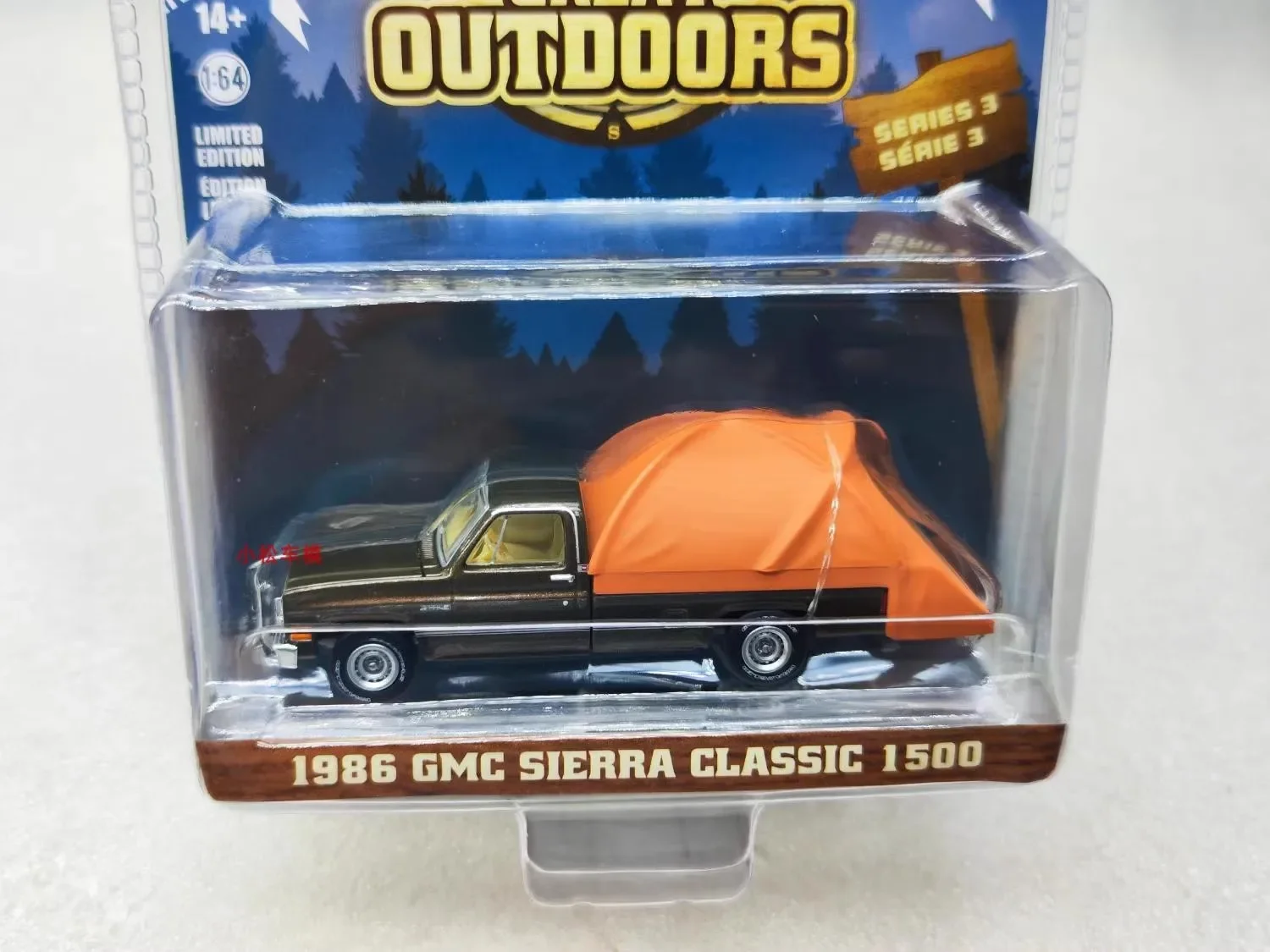 Модель автомобиля из литого металлического сплава 1:64 1986 GMG SIERRA CLASSIC 1500 игрушка для
