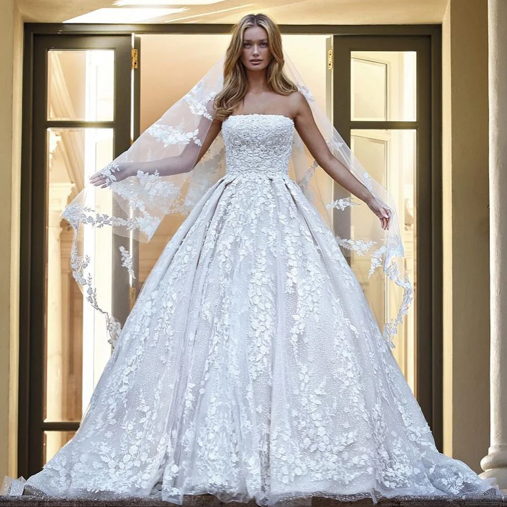 

2024 New Popular Strapless Full Lace Applique Ball Grown Wedding Dresses Sweep Train Formla Bridal Grown