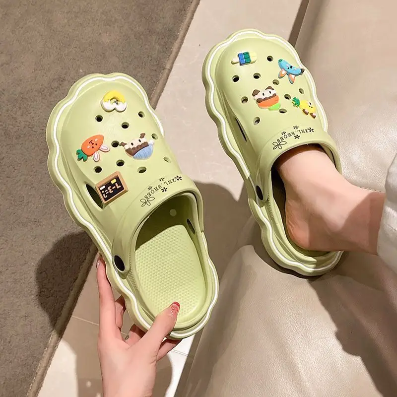 Summer New Women's Hole Shoes Korean Style Outwear Thick Sole Beach Garden Shoes Soft Sole Comfortable Anti slip Home Slippers
