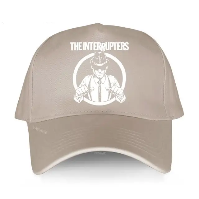 парень в кепке курит. человек с очками и вейп. кепка вейп. красивая девушка в дыму. девушка курит.