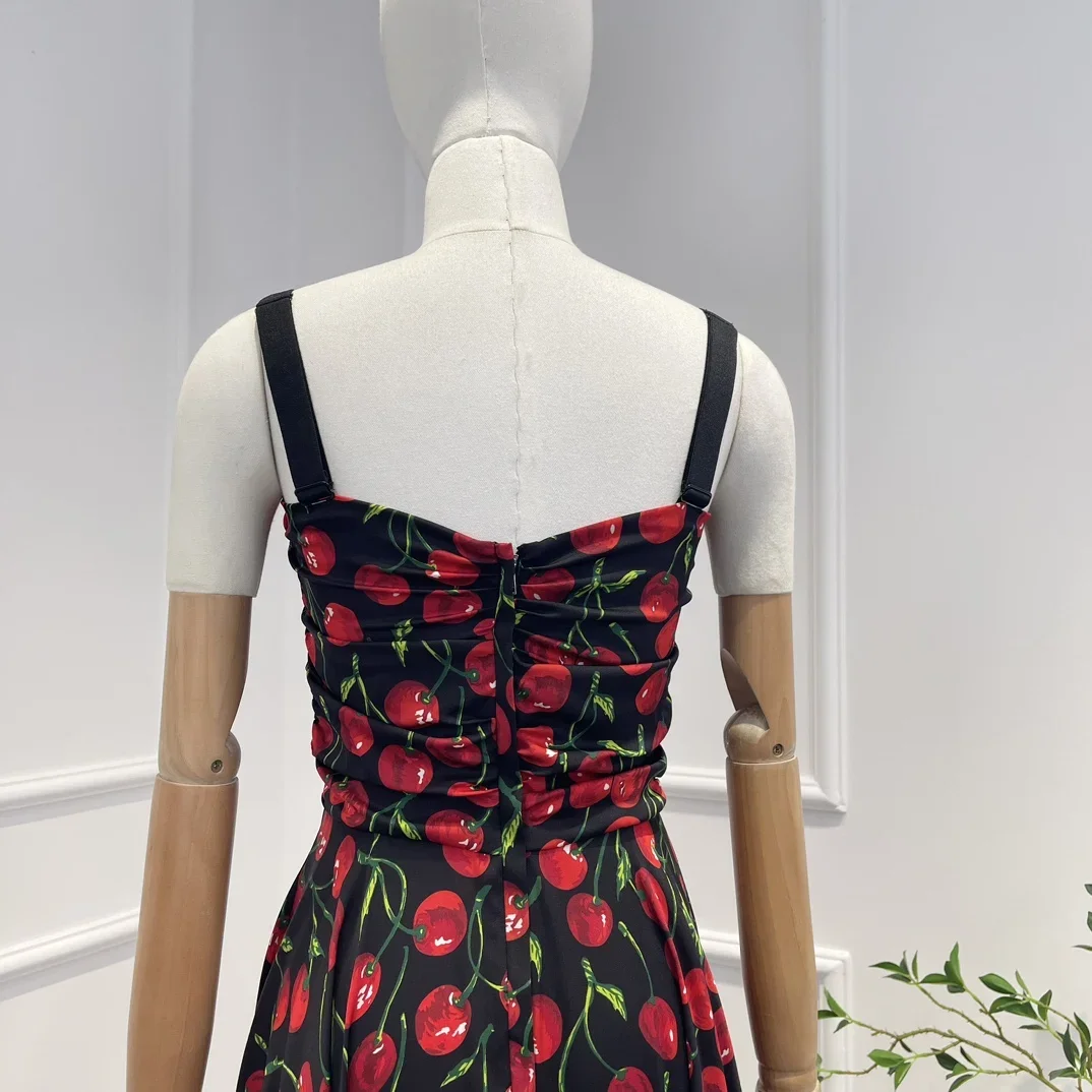 Рисунок 4 - Женское плиссированное платье миди без рукавов