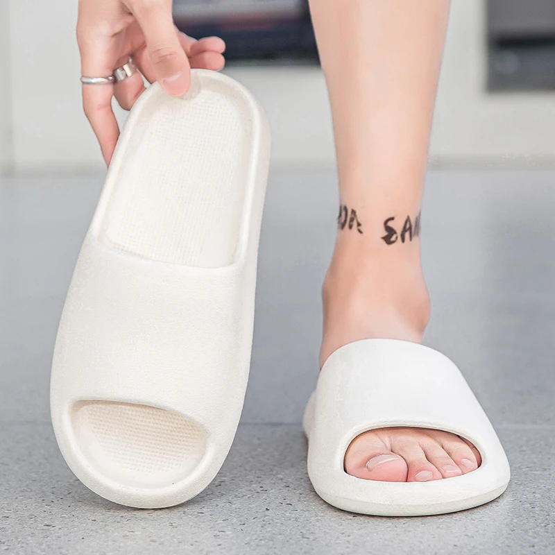 Тапочки женские с мягкой подошвой тихие Нескользящие летние для ванной комнаты