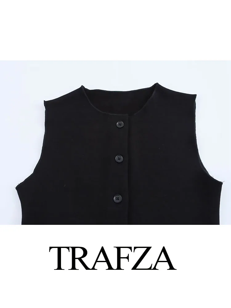 Костюм брючный женский однобортный без рукавов с круглым вырезом и элегантные