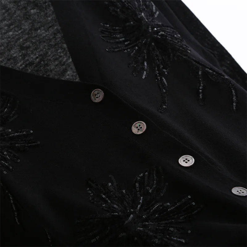 Женский осенний кардиган с вышивкой и блестками