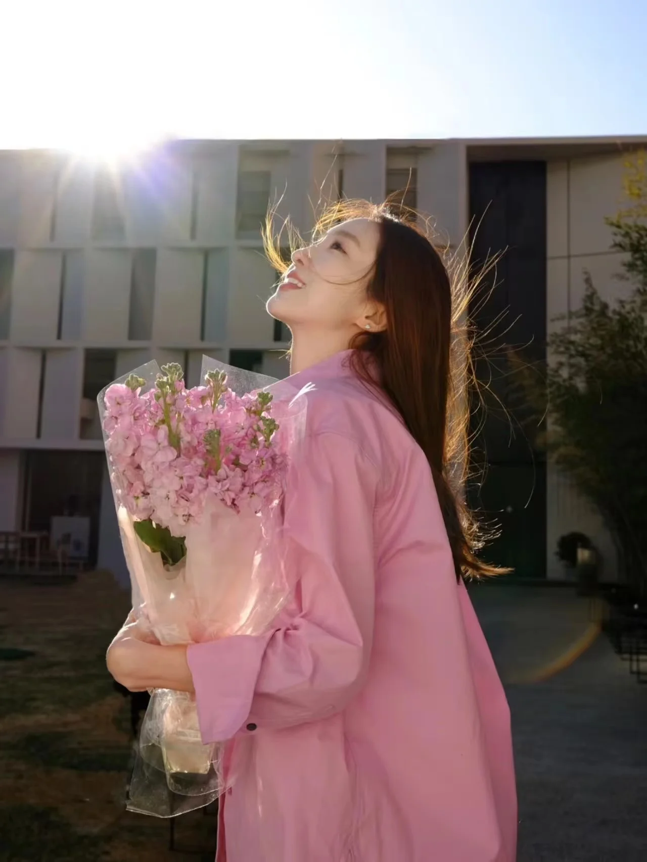 Yang Kaiwen Same Sle Розовая рубашка Верхняя одежда Женская свободная высококачественная