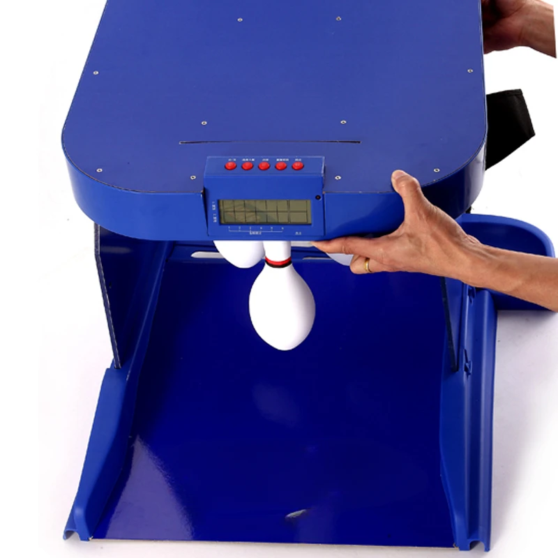 Автоматическая мини-машина для игры в боулинг