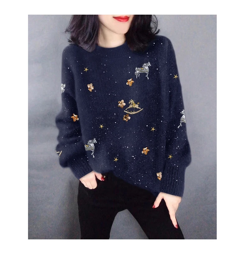 Женский свитер с вышивкой