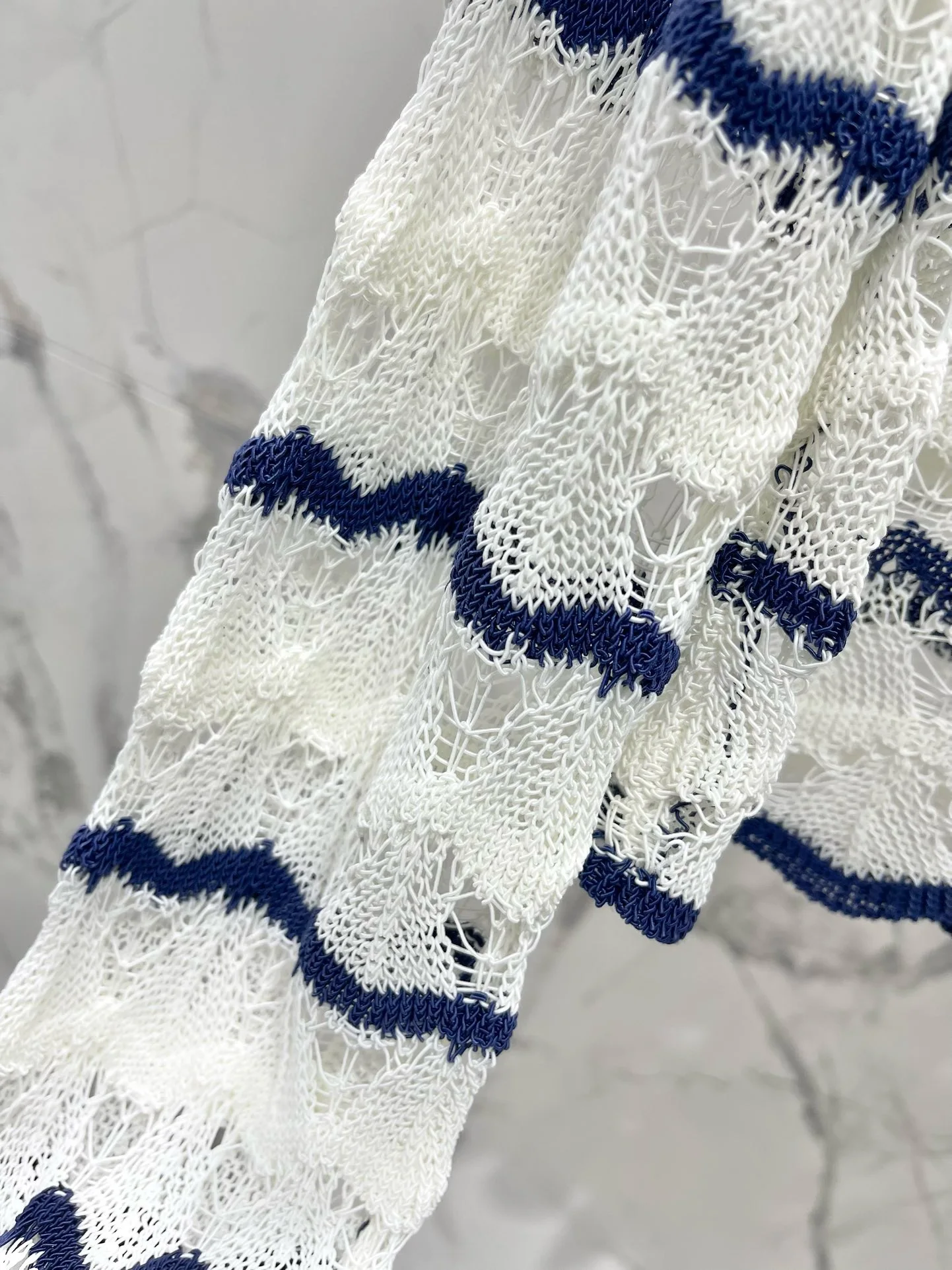 Женская одежда 2024 вязаный кардиган с текстурой перфорированной поверхности в