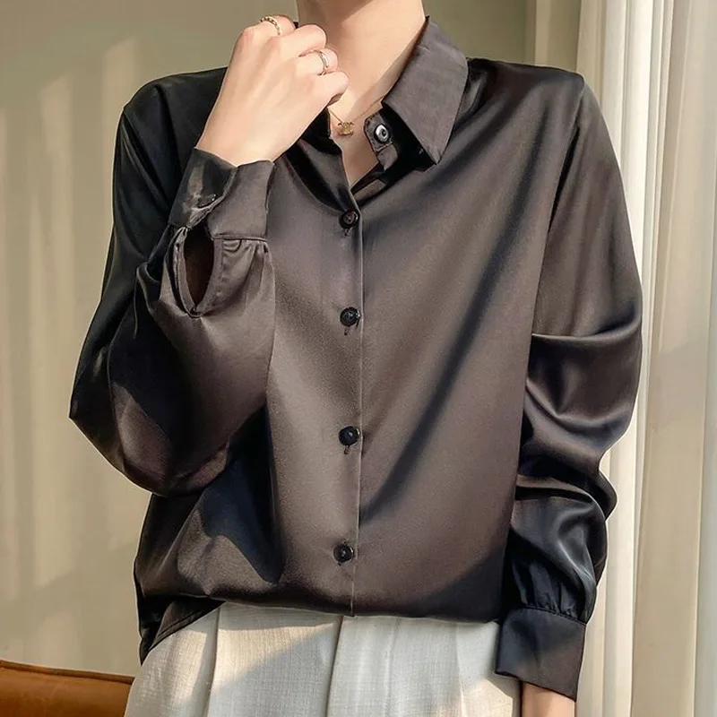 Новая молодежная универсальная блузка с воротником-поло на весну и осень