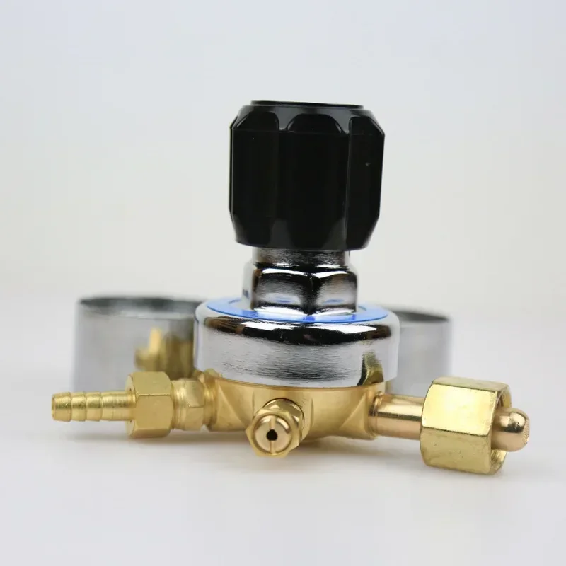 YQY-12 Редуктор давления кислорода 2 5*25 МПа Цельномедный корпус Регулирующий клапан