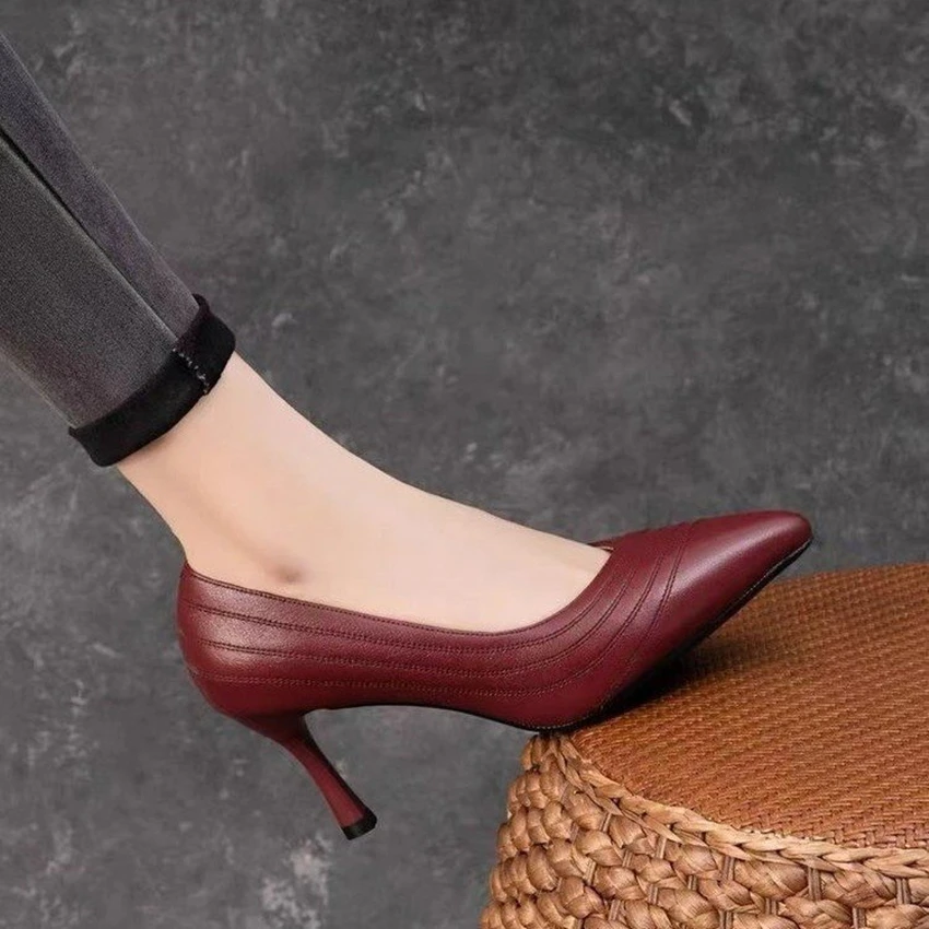 Женская обувь на каблуке однотонные удобные короткие ботильоны с кошачьим