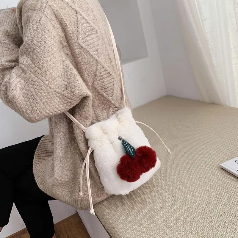 

Fashion Autumn Winter Women Shoulder Bag Soft Plush Fur Hairy Ladies Crossbody Bag Female Fur Ball Pendent Totes Bags ショルダーウォレット