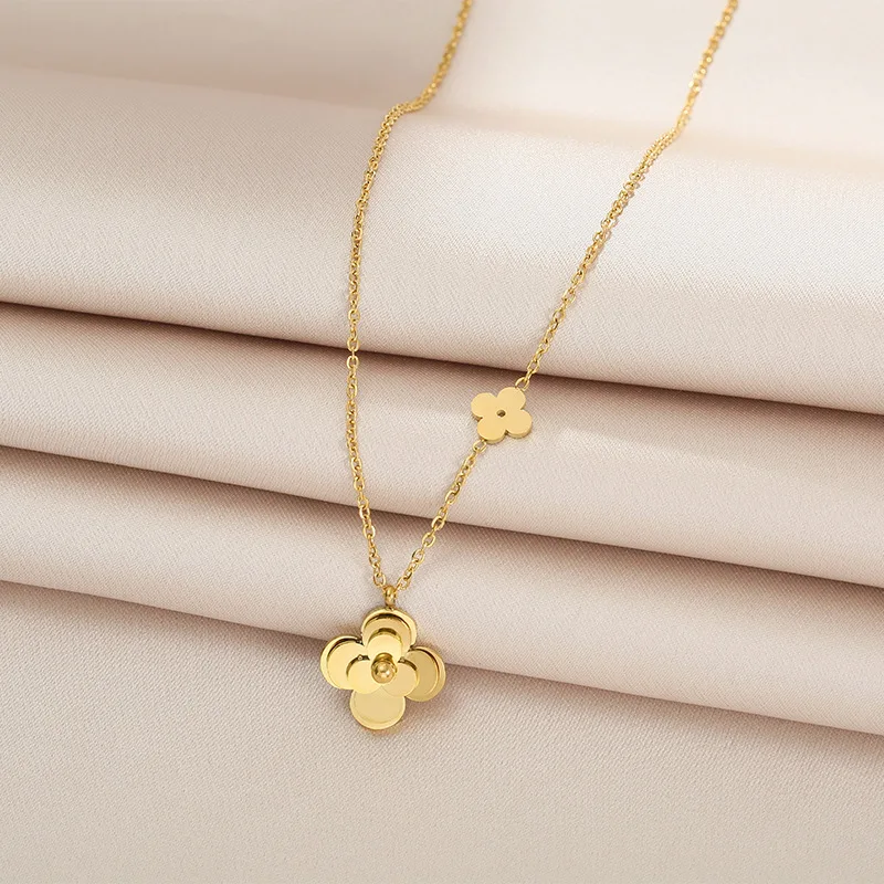 Маленькое ожерелье с камелией и трехмерным дизайном цепочкой на ключицу