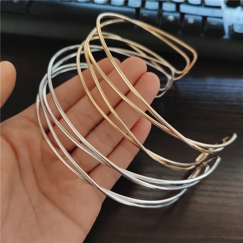 Женское колье-чокер в стиле панк золотистое/серебристое ожерелье с подвеской