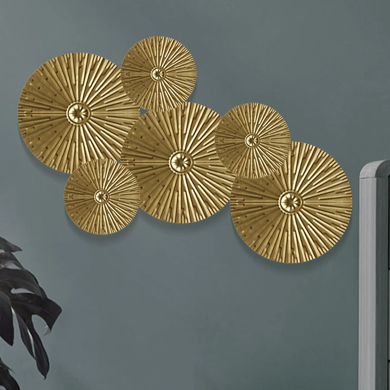 

Light Luxury Round Golden Wall Decoration Hanging Metal Irregular Disc Wrought Iron Retro Style Trend Home Decor Wall Pendants