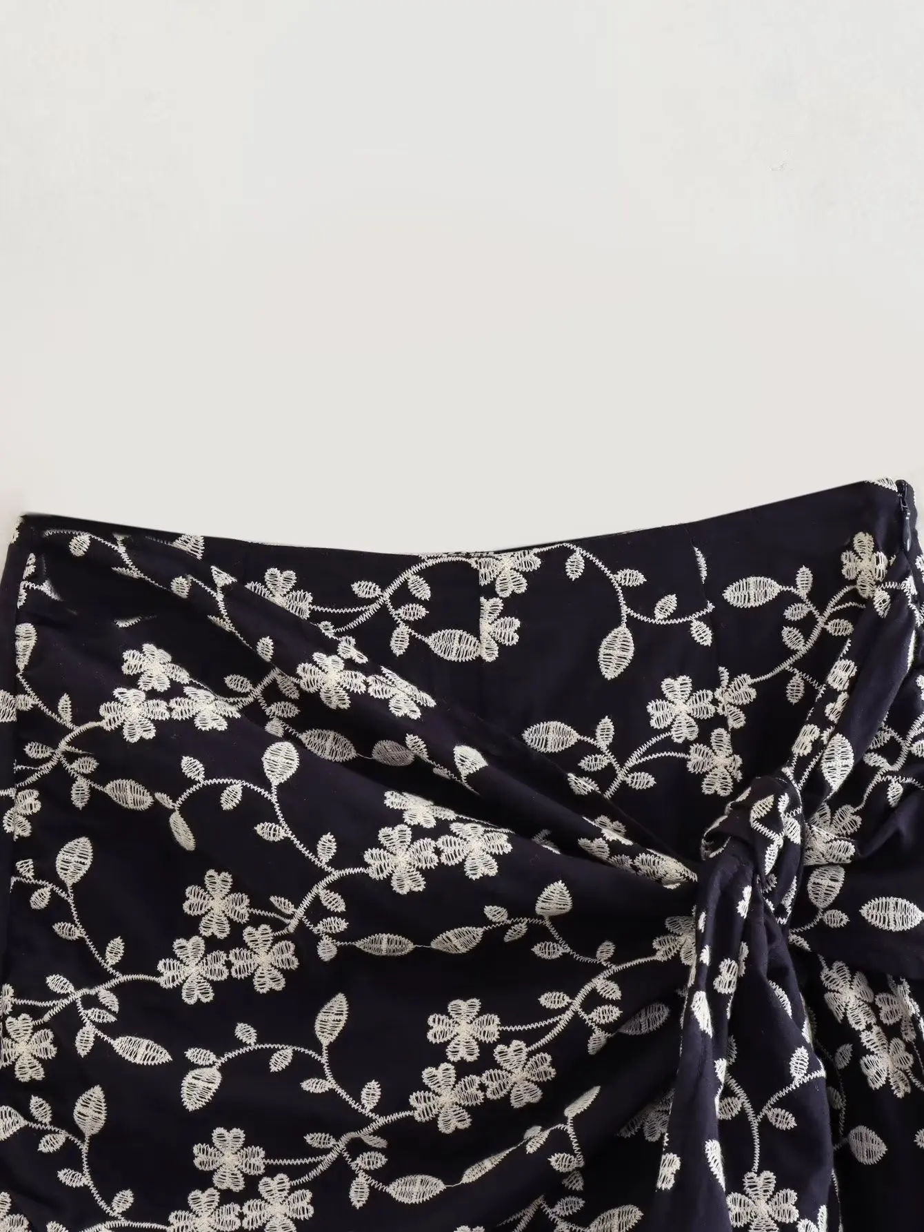 TRAF 2023 New Women Summer Fashion Flower Embroidery Bow Tied Mini Sarong Shorts Skirts Female Side Zipper Slim Hot Pants Mujer